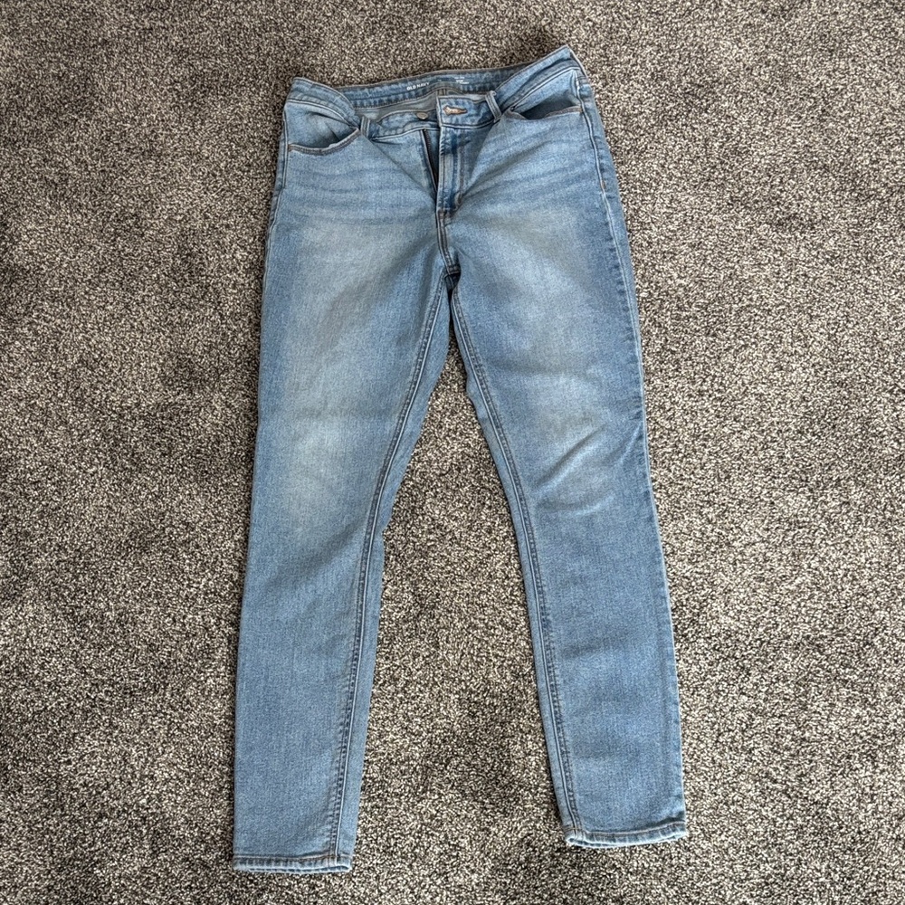 Old Navy Light Blue Women's Skinny Jeans. Like New only worn once!!!